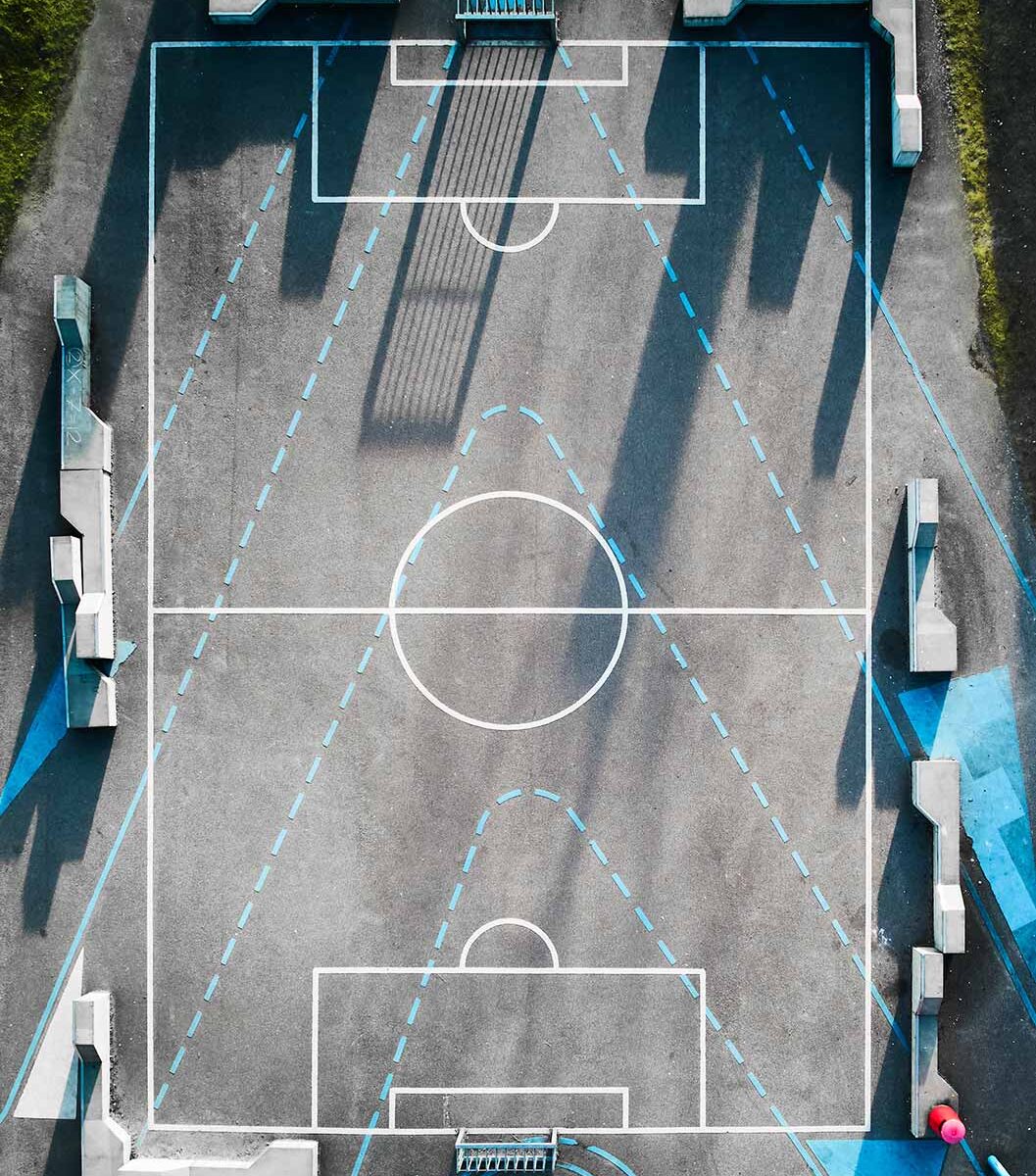 dronefotografi af fodboldbane